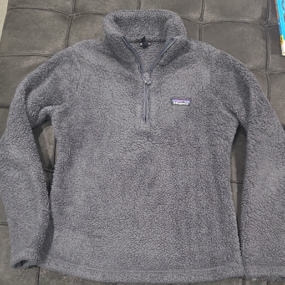 Patagonia Tops - Patagonia Charcoal Fleece Jacket Small